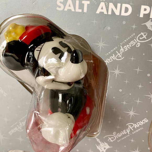 NEW Mickey & Minnie Mouse In Red Car Disney Parks Salt & Pepper Shakers Magnetic - Picture 3 of 11